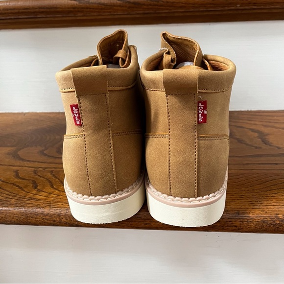 NIB Levi’s Men's Joshua Faux Leather Lace-Up Boots Size 8 or 9 Wheat Tan - Picture 3 of 7
